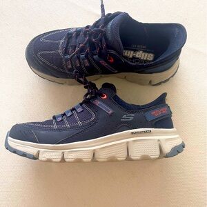 Skechers Women's Navy Walking Shoes Slip-Ins Orange Trim WIDE Fit 6.5 Fits 7.5